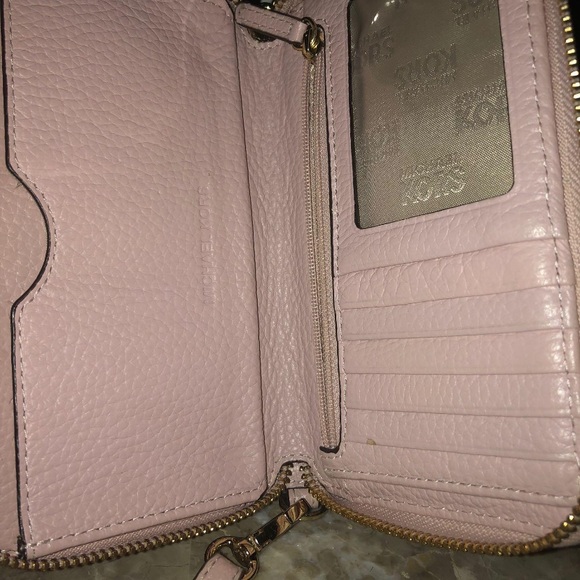 Michael Kors wallet - Picture 2 of 2